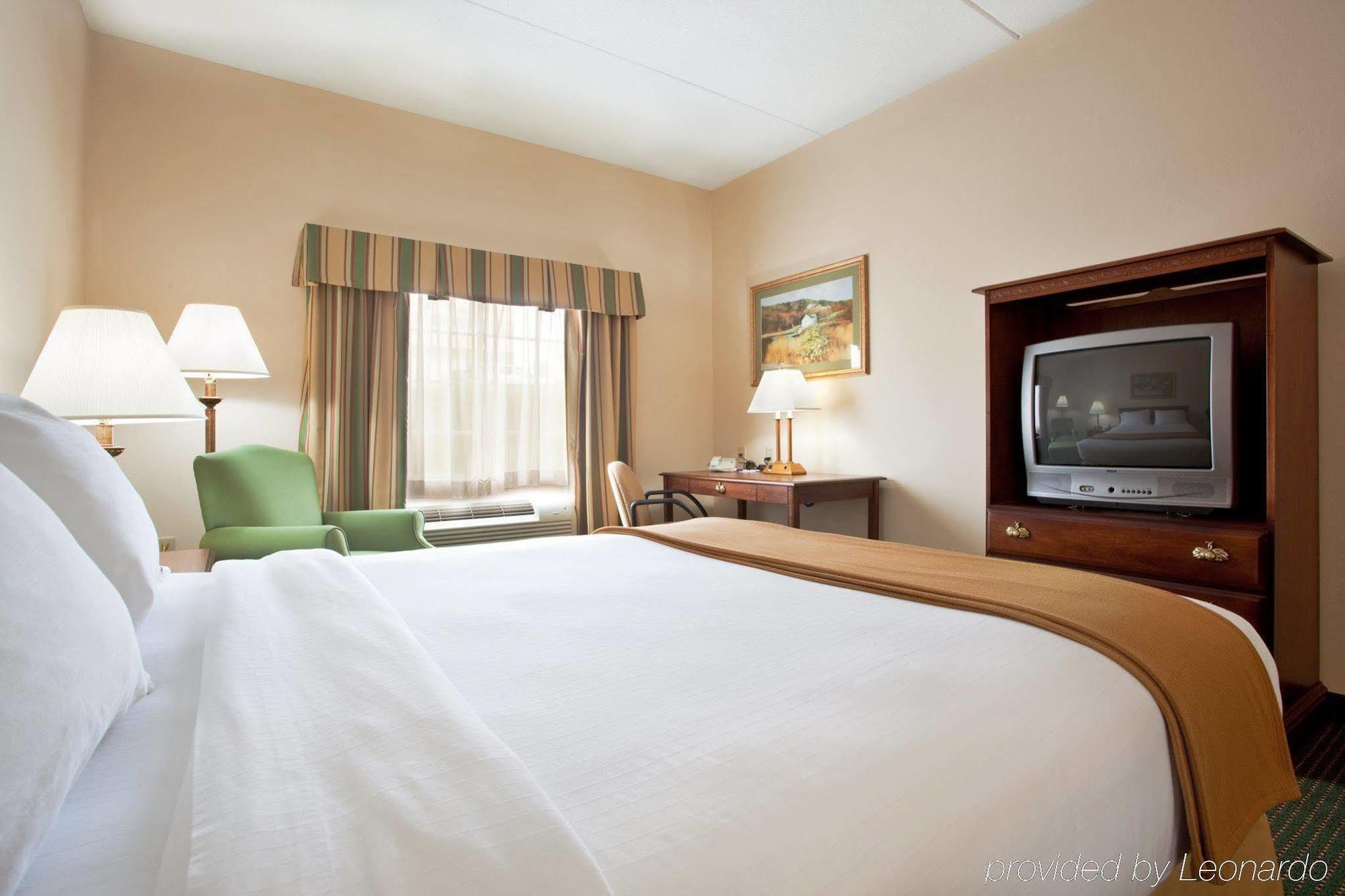 Holiday Inn Express Mount Pleasant- Scottdale By Ihg Ngoại thất bức ảnh