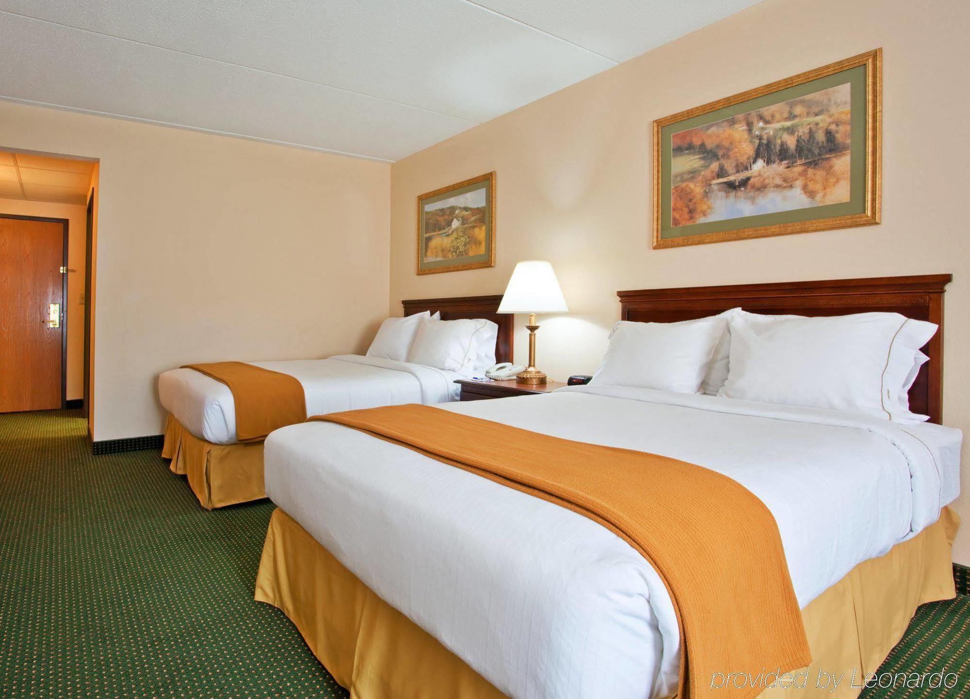 Holiday Inn Express Mount Pleasant- Scottdale By Ihg Ngoại thất bức ảnh