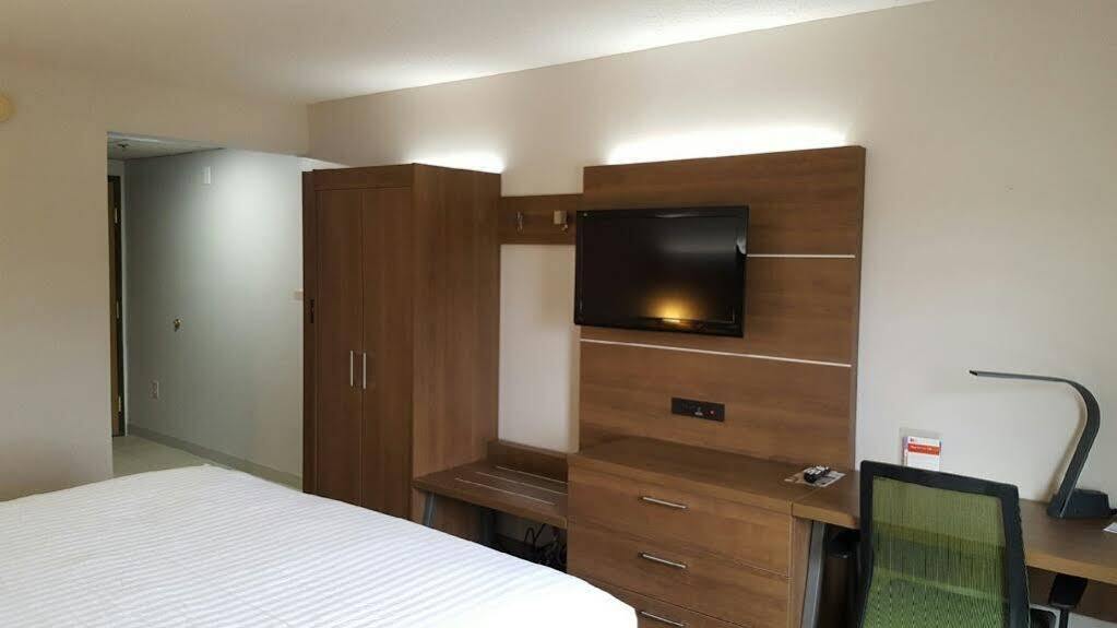Holiday Inn Express Mount Pleasant- Scottdale By Ihg Ngoại thất bức ảnh
